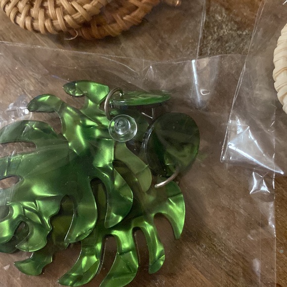 🔥🔥 (3/$20) 
Miami Themed Fun and Flirty Earrings New In Package - Picture 4 of 5